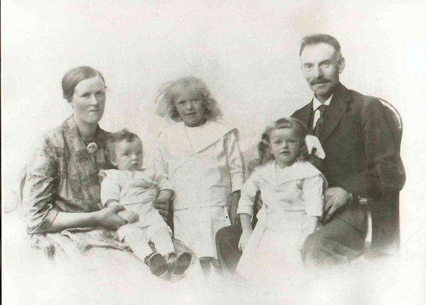 Lars og Olava med de 3 eldste barna