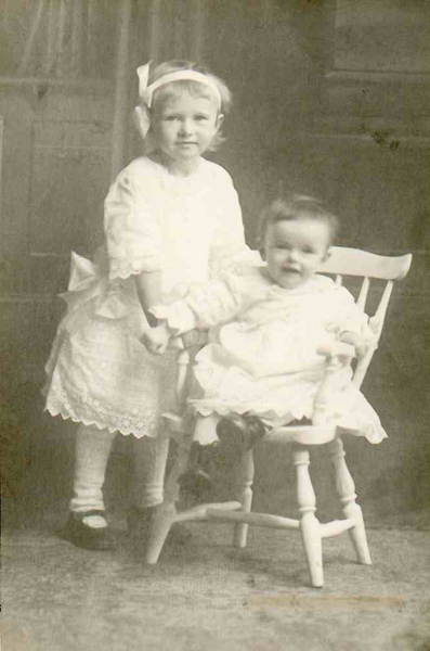 Klara med soester Magnhild